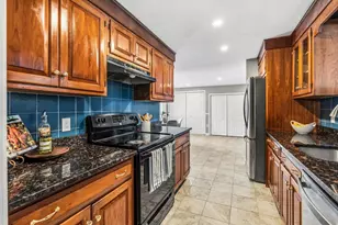 21 Guild St, Lowell, MA 01852 - Photo 9