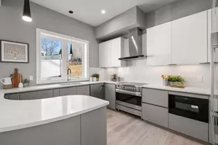 28 Wilson Cir, Newton, MA 02461 - Photo 7