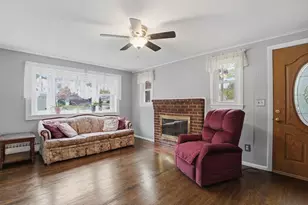 35 Burnham Rd, Lowell, MA 01852 - Photo 3