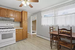 35 Burnham Rd, Lowell, MA 01852 - Photo 9
