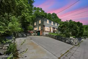 41 Mountain St, Woburn, MA 01801 - Photo 31