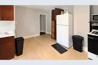 607 E 7th St, Boston, MA 02127 - Photo 5