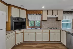 19 Somerset St, East Longmeadow, MA 01028 - Photo 9