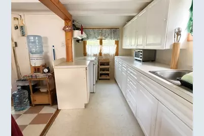 19 Perkins Avenue, Oak Bluffs, MA 02557 - Photo 9