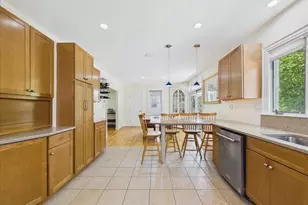 18 Jenness St, Quincy, MA 02169 - Photo 9