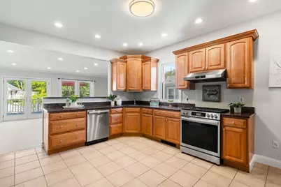 2 Swains Pond Ave, Melrose, MA 02176 - Photo 9