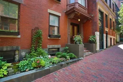 16 Hancock St #4R, Boston, MA 02114 - Photo 1