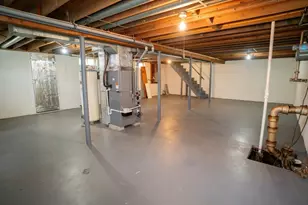 390 Upland St, New Bedford, MA 02745 - Photo 9