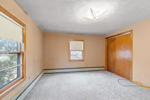 1064 Lakeview Ave, Dracut, MA 01826 - Photo 9