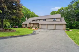 27 Lady Slipper Cir, Westfield, MA 01085 - Photo 3