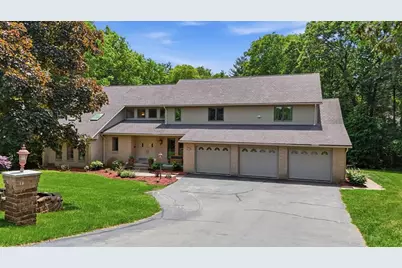 27 Lady Slipper Cir, Westfield, MA 01085 - Photo 3