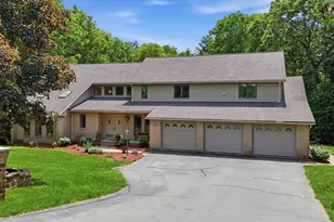 27 Lady Slipper Cir, Westfield, MA 01085 - Photo 3