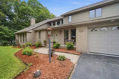27 Lady Slipper Cir, Westfield, MA 01085 - Photo 3
