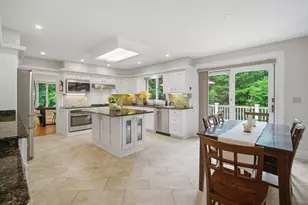 27 Lady Slipper Cir, Westfield, MA 01085 - Photo 11