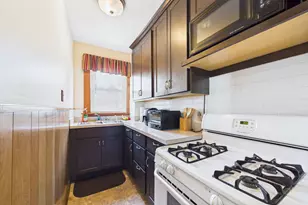 131 Whitman St, New Bedford, MA 02745 - Photo 5