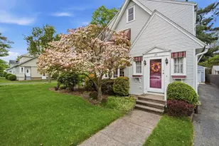 20 Athol St, Springfield, MA 01107 - Photo 3