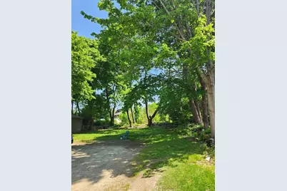 22 Robinson St, Webster, MA 01570 - Photo 5