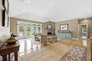 33 Labrie Ln, Holyoke, MA 01040 - Photo 9
