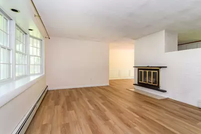 33 Eisenhower Rd, Framingham, MA 01701 - Photo 3