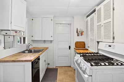 14 School St, Falmouth, MA 02543 - Photo 35