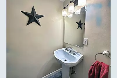 70 Austin St #27, Lowell, MA 01854 - Photo 21