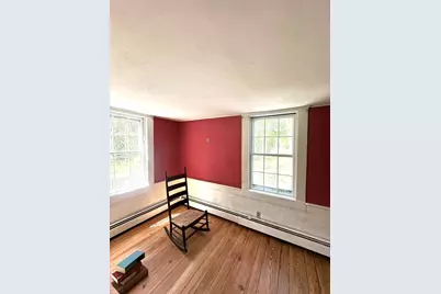 1015 Hortonville Rd, Swansea, MA 02777 - Photo 9