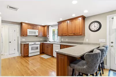 864 Locust St, Raynham, MA 02767 - Photo 9