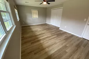 915 Bradley Rd, Springfield, MA 01109 - Photo 17