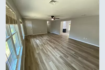 915 Bradley Road, Springfield, MA 01109 - Photo 9