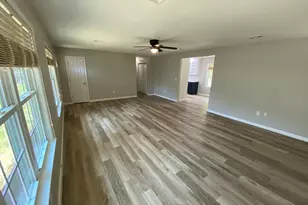 915 Bradley Rd, Springfield, MA 01109 - Photo 9