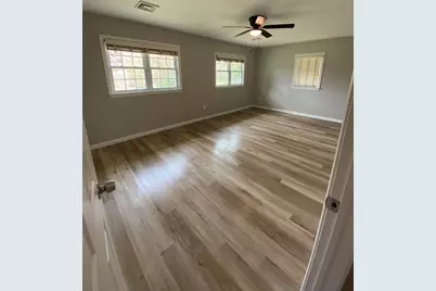 915 Bradley Road, Springfield, MA 01109 - Photo 15