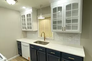 915 Bradley Rd, Springfield, MA 01109 - Photo 5