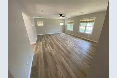 915 Bradley Road, Springfield, MA 01109 - Photo 13