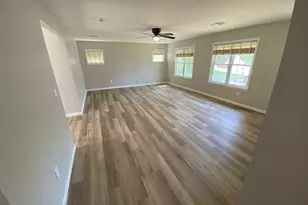 915 Bradley Rd, Springfield, MA 01109 - Photo 13