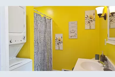 51 View St, Holyoke, MA 01040 - Photo 9