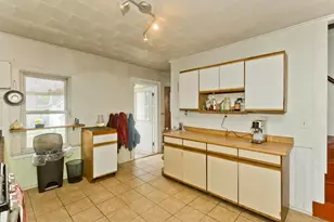 146 Beech St, Holyoke, MA 01040 - Photo 23
