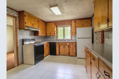 24 Washburn Ave, Greenfield, MA 01301 - Photo 7