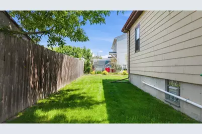 53 Rogers St, New Bedford, MA 02740 - Photo 27