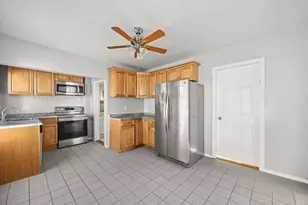 28 Myrtle St, Brockton, MA 02301 - Photo 3