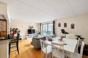 31 Harris, Brookline, MA 02446 - Photo 3