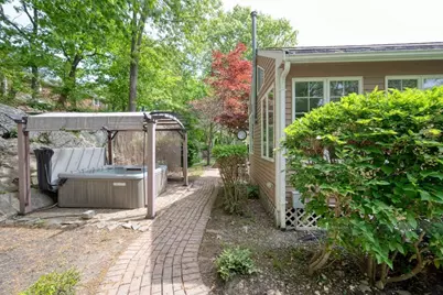 19 Essex Heights Drive, Weymouth, MA 02188 - Photo 9
