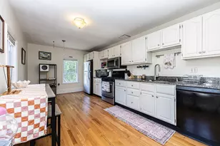 13 Vinton St, Boston, MA 02127 - Photo 3