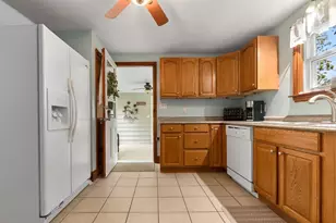 22 Burley St, Danvers, MA 01923 - Photo 9