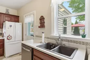 11 Allen St, Newburyport, MA 01950 - Photo 15