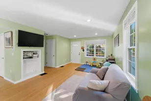 23 Yale St, Uxbridge, MA 01569 - Photo 9
