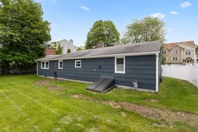 5 Phoenix St, Worcester, MA 01604 - Photo 9