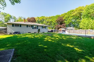 8 Horseshoe Dr, Auburn, MA 01501 - Photo 27