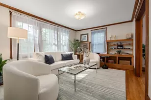 33 Ackers Ave, Brookline, MA 02445 - Photo 3
