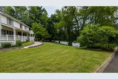 19 Hideaway Ln, Methuen, MA 01844 - Photo 5