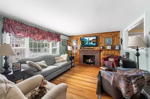 9 Hart St, Wakefield, MA 01880 - Photo 3